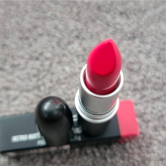 MAC Lipstick, 706 RELENTLESSLY RED, Brand New, 2PK - Picture 3 of 3